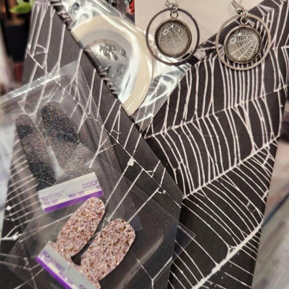 Blind Date with a Mani Bundle - Picture 2 of 13